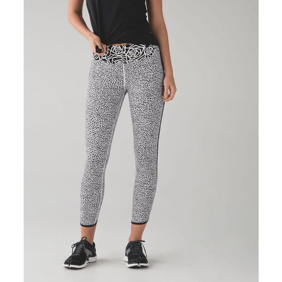 254- EUC Size 4 Lululemon Real Quick Tight - Picture 2 of 3
